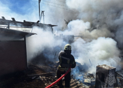 В Лисичанске ЛНР на пожаре спасли двух женщин и двоих детей