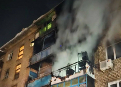 В Луганске из полыхающих квартир вытащили двух пострадавших