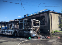 Сгорел дотла: в Свердловске ЛНР огонь охватил автобус во время рейса 