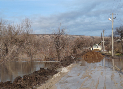 В Лутугинском районе ЛНР река затопила поселок 