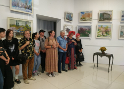 Художник, рисующий город: в Луганске открылась персональная выставка Виктора Скубака