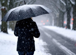 ЛНР обещают снег с дождем и сильную гололедицу 25 февраля