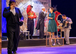 Луганский музыкально-драматический театр имени Голубовича открыл 85-й театральный сезон