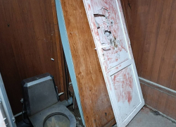 Луганчане недовольны состоянием туалета в сквере Молодой гвардии