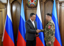 Активным жителям ЛНР вручили награды Президента России