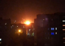 ВСУ обстреляли Луганск, горит нефтебаза