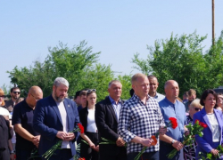 Жители Металлиста ЛНР почтили память журналистов, отдавших жизнь за профессию