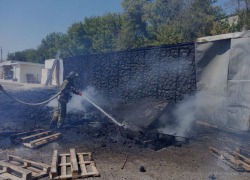 В Луганске загорелся колбасный цех