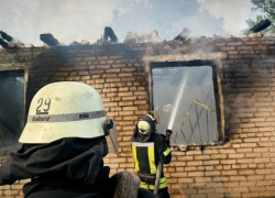 Человеческий фактор привел к пожару в бывшем сельсовете в Плотине ЛНР