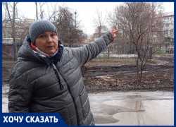 Ни пройти, ни проехать: дома в центре Луганска утопают в грязи и сточных водах