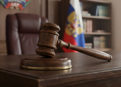 Поплатилась за «услугу»: луганчанку отправили в колонию на 8 лет за пакет с наркотиками