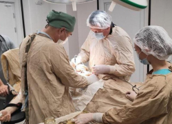 Три высококлассные урологические операции пациентам Краснодона ЛНР провели тюменские медики 
