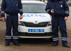 Положил 30 000 рублей между сиденьями: в ЛНР задержали водителя, пытавшегося дать взятку сотрудникам ГИБДД