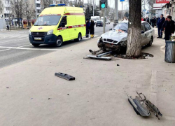 Водитель в обмороке: четыре человека пострадали при аварии в Луганске