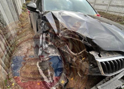 В Лисичанске автомобилистка протаранила столб и сбежала