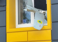 Беспилотники ВСУ атаковали ЛНР: ранены двое жителей, пострадал магазин в Луганске