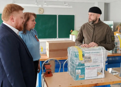 Курчатовский институт передал оборудование для уроков физики школе в Луганске