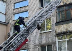 Двух пострадавших вызволили из лап огня в Луганске