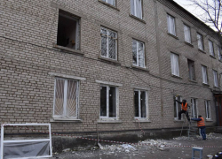 Специалисты из Калужской области заменяют окна в Первомайской центральной многопрофильной больнице ЛНР