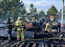 40 пожарных были задействованы в тушении ресторана на берегу «Луганского моря»