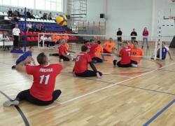 Получившие тяжелые ранения бойцы СВО приняли участие в соревнованиях по волейболу сидя в Луганске