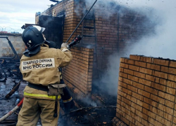 Летняя кухня уничтожена огнем в Луганске