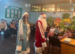 Волшебный новогодний праздник для маленьких пациентов прошёл в больнице Перевальска ЛНР 