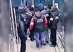 Утренняя суета возле гипермаркета «Манго» в Луганске превратилась в рейдерский захват