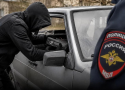 Оставил машину — лишился музыки: в ЛНР районе поймали парочку воришек