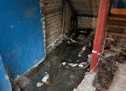 В многоквартирном доме Луганска обвалилась стена подвала