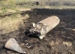 Обломки ракет, летевших на Луганск, упали в поле: что еще известно на данный час