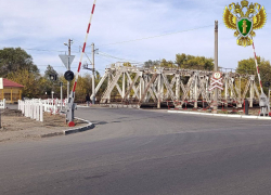 Железнодорожников заставили чинить светофоры и связь на переездах в ЛНР