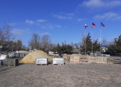 В Краснодоне ЛНР реставрируют аллею Защитников Родины