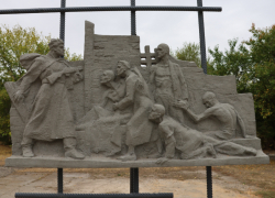 В Красной Таловке ЛНР восстановлен горельеф, посвященный освобождению узников концлагеря