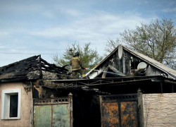 Напугавший луганчан столб дыма в Каменнобродском районе был вызван пожаром в частном подворье