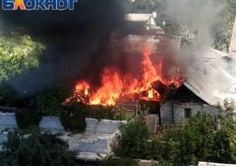 Пожар в центре Луганска: загорелся жилой дом на улице Шелкового