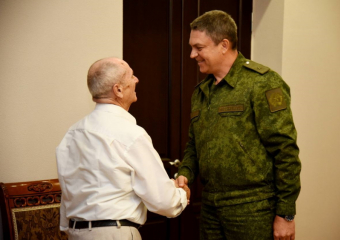 Со своим школьным учителем встретился глава ЛНР Леонид Пасечник