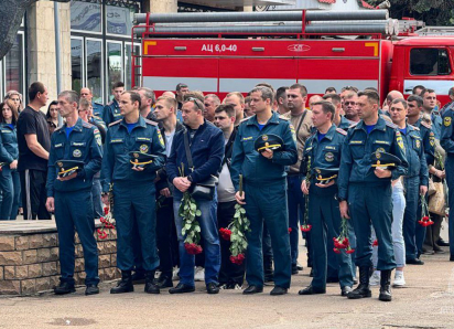 В Луганске простились с погибшими спасателями МЧС России