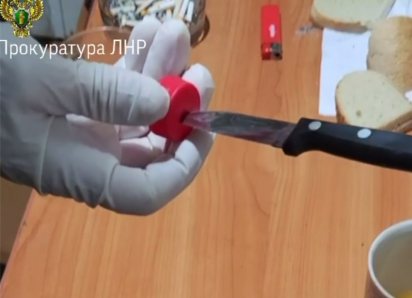 В Свердловске ЛНР 49-летняя женщина пыталась зарезать дочь подруги