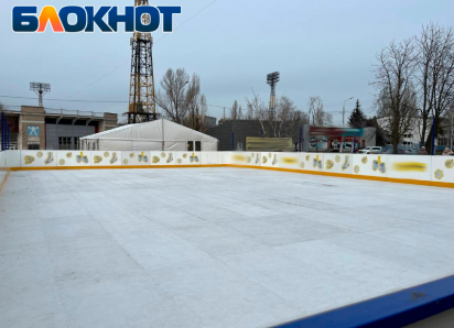 Новогодний каток на Ярмарочной площади шокировал луганчан