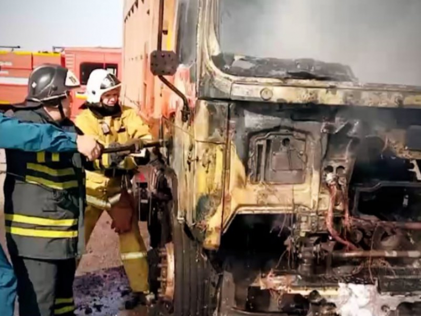 Грузовой автомобиль загорелся в Алчевске ЛНР