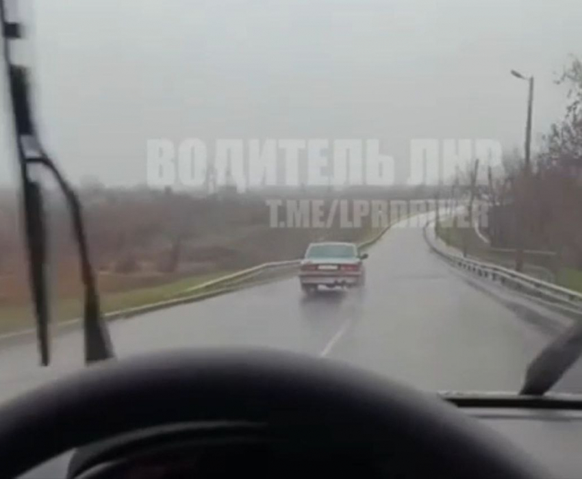 «Водку не пил, машины не бил»: неадекватный водитель устроил массовое ДТП в Красном Луче