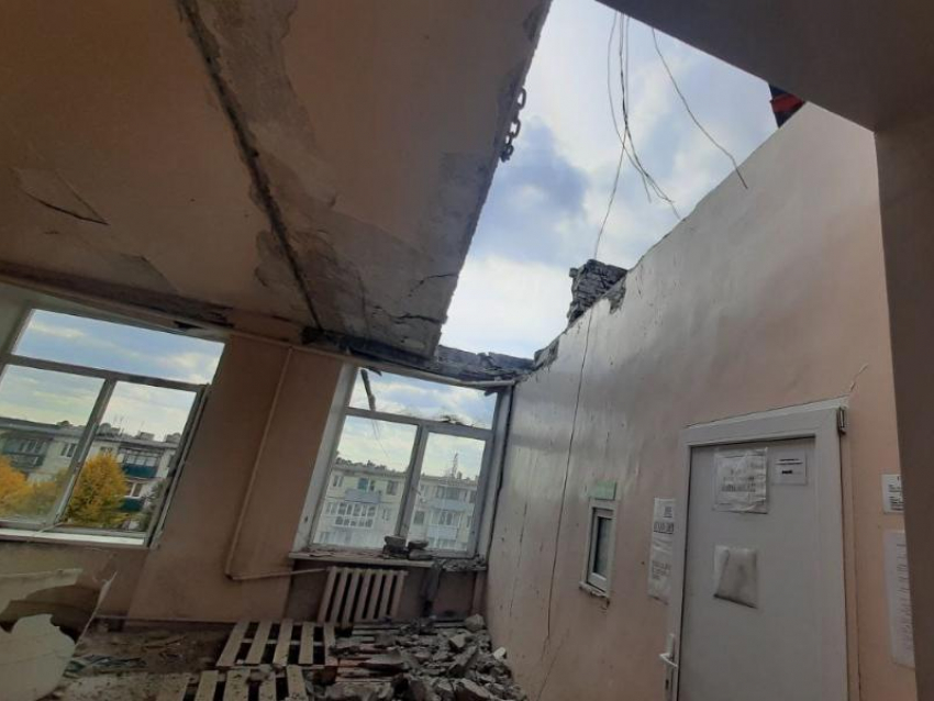 В Лисичанске проходит восстановление пострадавшей от обстрелов больницы 