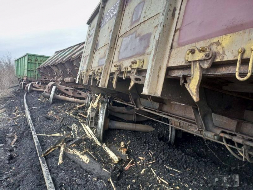 В Луганске семь вагонов с углем сошли с рельсов