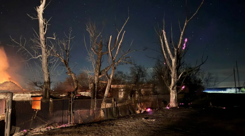 ВСУ атаковали ночью дома и зернохранилища в ЛНР