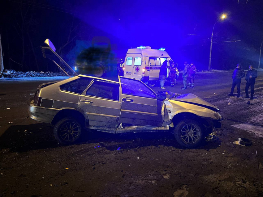 Три человека погибли от ужасного столкновения автомобилей на дороге Краснодона ЛНР