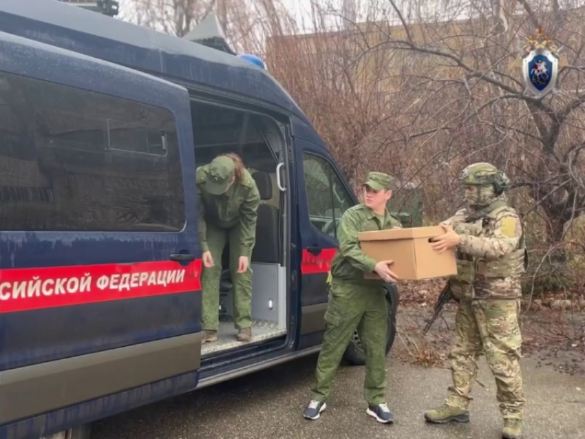 Следователи ЛНР передали гуманитарную помощь бойцам на передовой