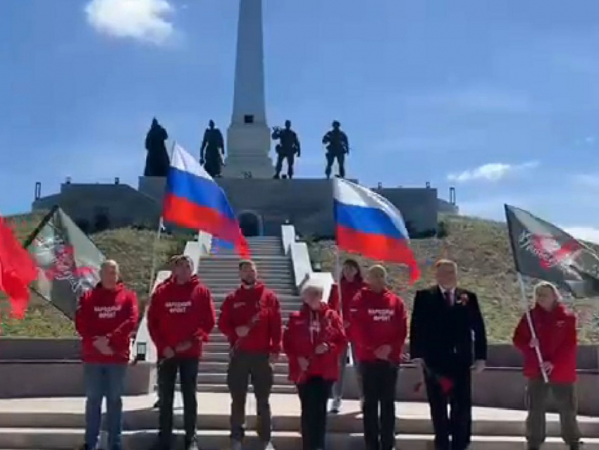 В ЛНР привезли Огонь Памяти, взятый у стен Кремля