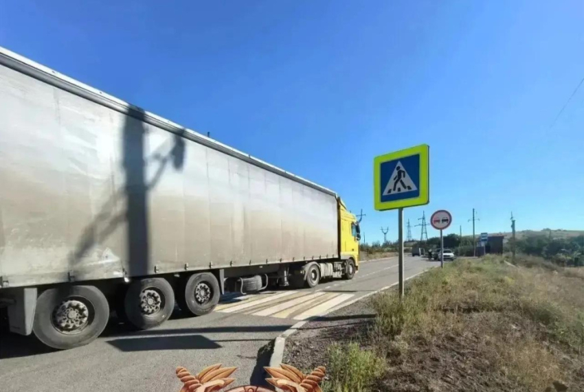 Грузовой тягач наехал на подростка в Красном Луче ЛНР