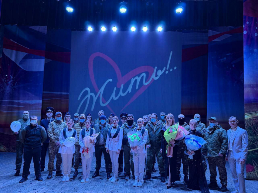 Ансамбль МВД растопил сердца ради жизни 15-летней Алины из ЛНР